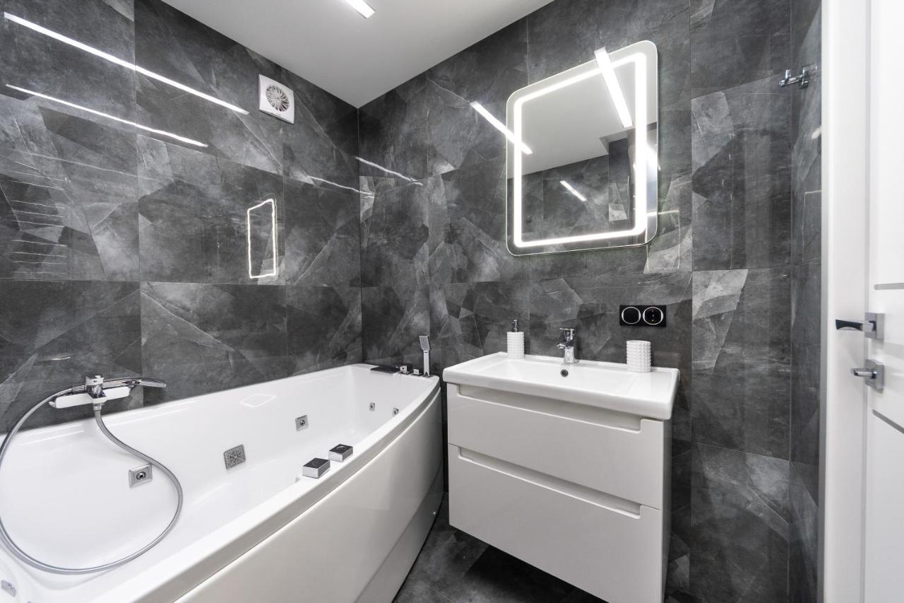 Luxrent Kreshatik Arenacity Skybar Київ Екстер'єр фото