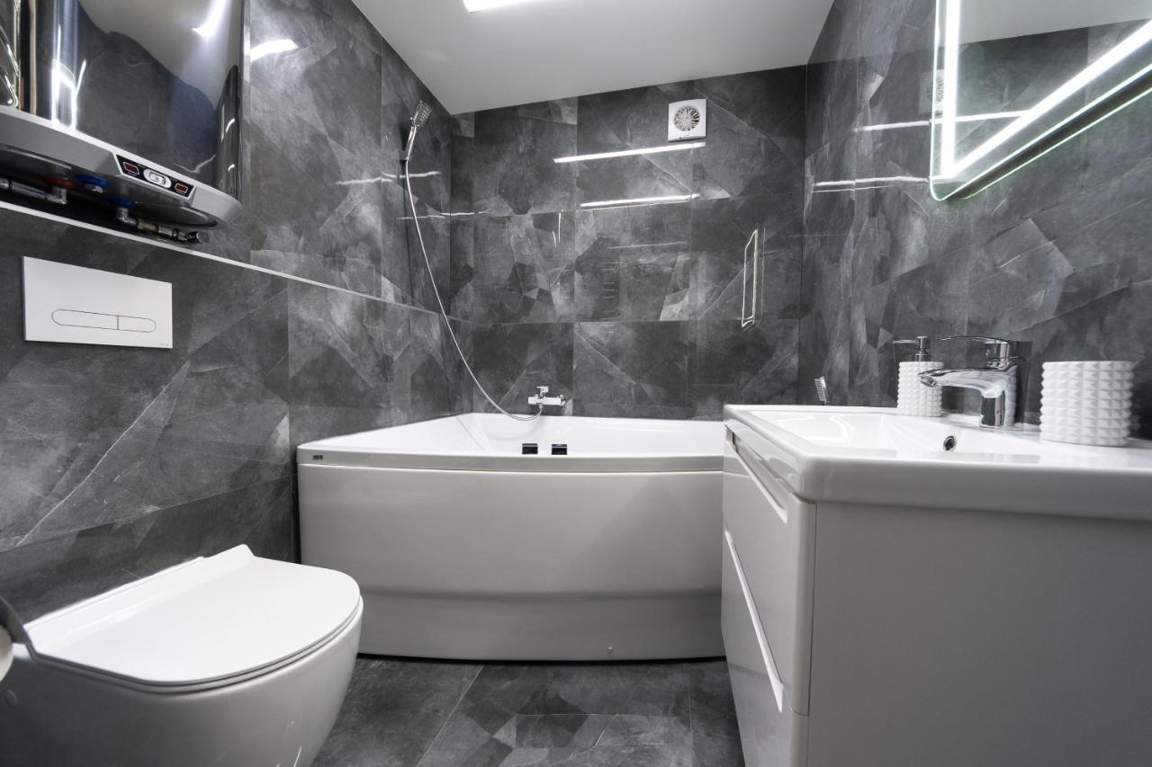 Luxrent Kreshatik Arenacity Skybar Київ Екстер'єр фото